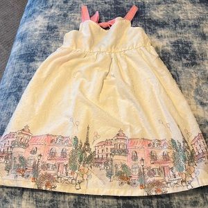 Sleeveless dress with ties in back